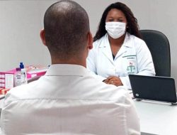 Neste sábado, 15 de maio, comemora-se o dia do Assistente Social, profissional que tem um papel essencial no que tange a integridade física, social, garantia dos direitos e manutenção de vínculos das pessoas. Idealizando o melhor atendimento psicossocial aos policiais militares e civis, bombeiros militares, agentes penitenciários e peritos oficiais, a Secretaria da Segurança Pública (SESP) buscou uma forma de trazer para o quadro de integrantes da Secretaria profissionais de assistência social, através do Programa Prumos, a fim de proporcionar uma melhor qualidade de vida aos servidores.  -  Curitiba, 15/05/2021  -  Foto: SESP/PR